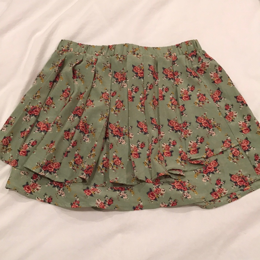 Free Hug pleated skirt